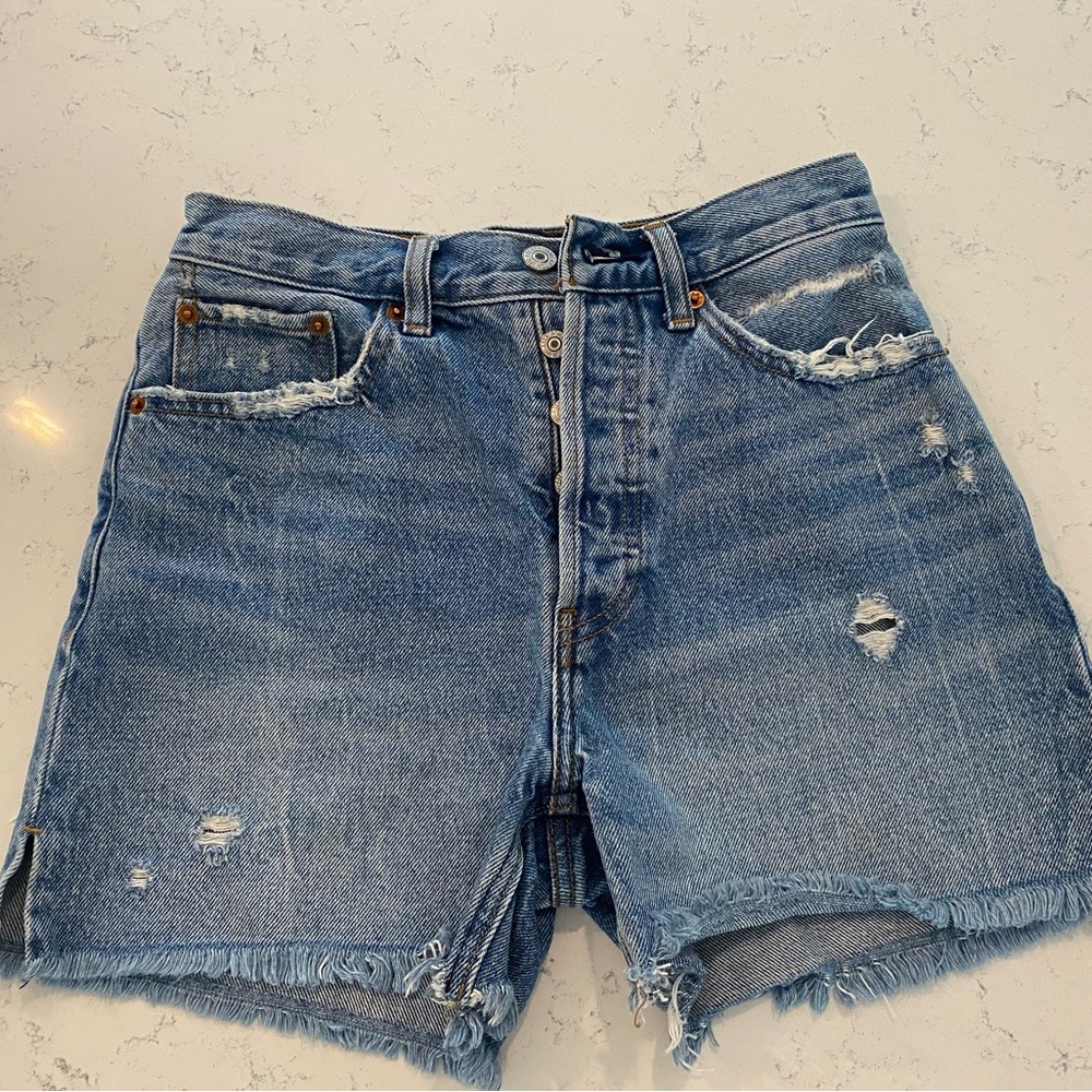 Abercrombie & Fitch - High Rise 4” Denim Shorts